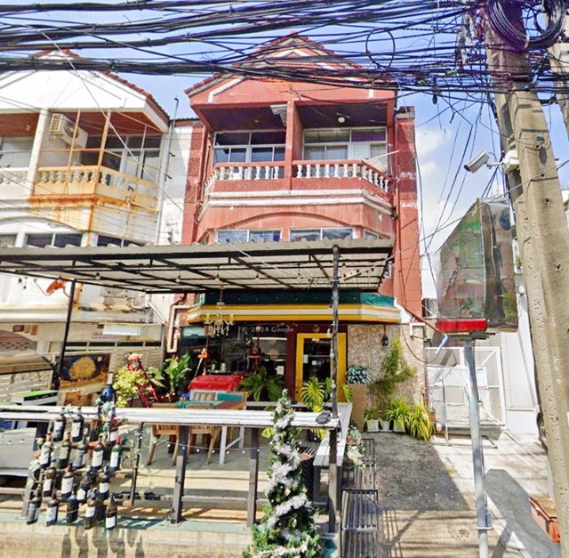 For RentTownhouseKaset Nawamin,Ladplakao : for a restaurant good 3-storey corner commercial building The Jazz Wang Hin 5bed 4bath suitable