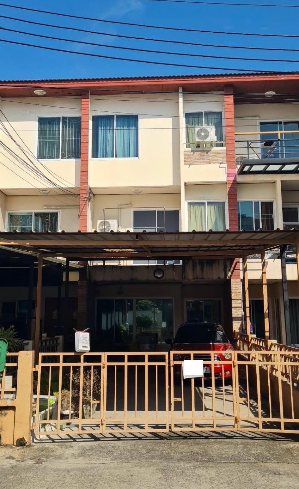 For RentTownhousePattanakan, Srinakarin : For rent: beautiful townhouse, good condition, Soi Phatthanakan 31, rent only 25,000 - call 0928242499