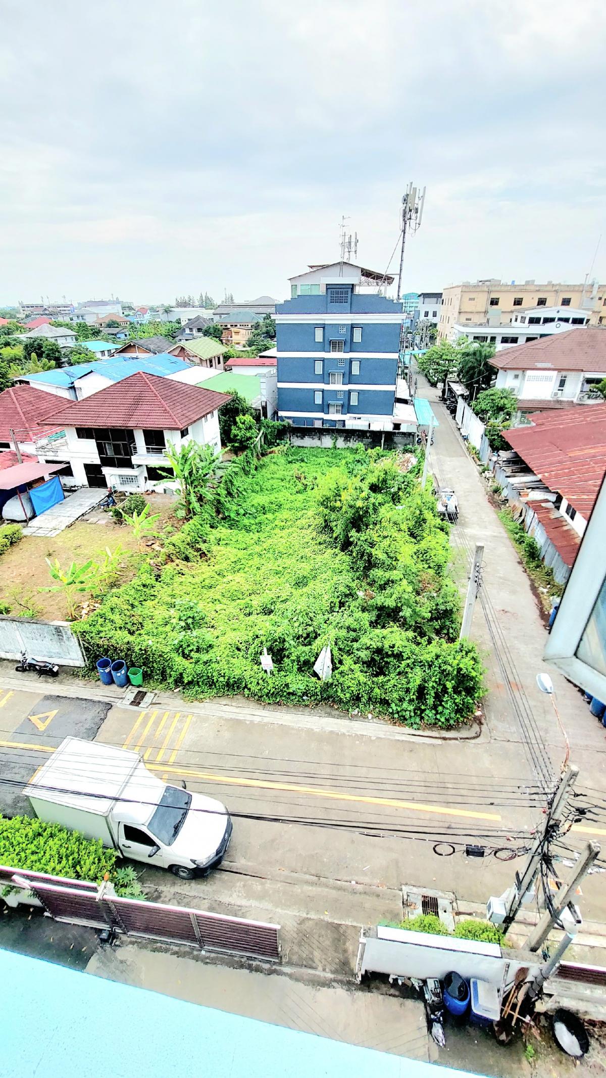 For SaleLandOnnut, Udomsuk : Land for sale, Soi On Nut 88, Intersection 2, land area 123 sq.wa, corner plot, width 16 meters x depth 30 meters, suitable for building a house and making a home office, selling for 3.8 million.