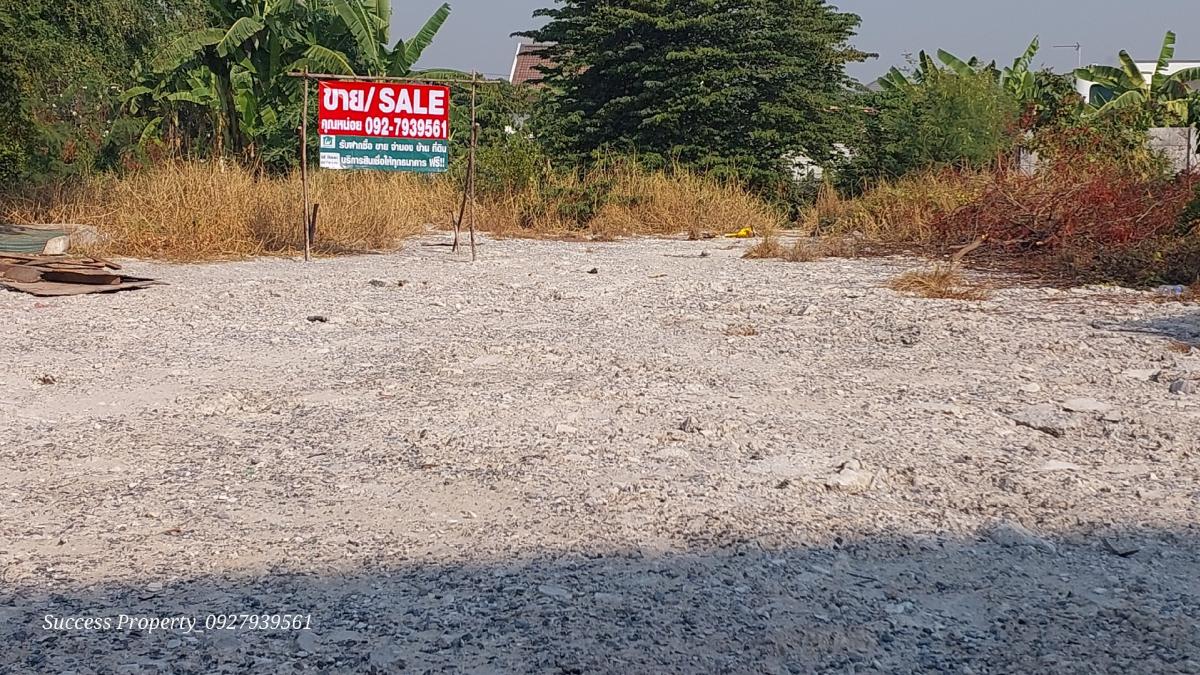 For SaleLandOnnut, Udomsuk : Land for sale, land filled, land surveyed, Soi On Nut 88, Intersection 4, concrete road, large vehicles can enter and exit, land area 124 sq.wa, selling for 39,000/sq.wa.