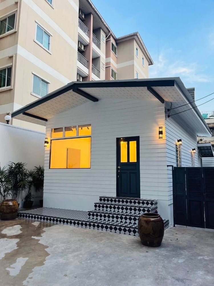 For RentHouseSathorn, Narathiwat : 🔥 Very suitable for Airbnb, Sathorn location, single house for rent, newly built house, in the heart of Sathorn # Near BTS Surasak, just 300 meters on foot 🔥 Rent 45,000 baht/month