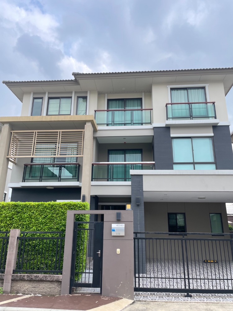 For SaleHouseVipawadee, Don Mueang, Lak Si : For sale: 3-storey detached house with furniture, beautifully decorated, Don Mueang-Songprapa area, near Ozone One Market, Don Mueang, only 240 meters away.