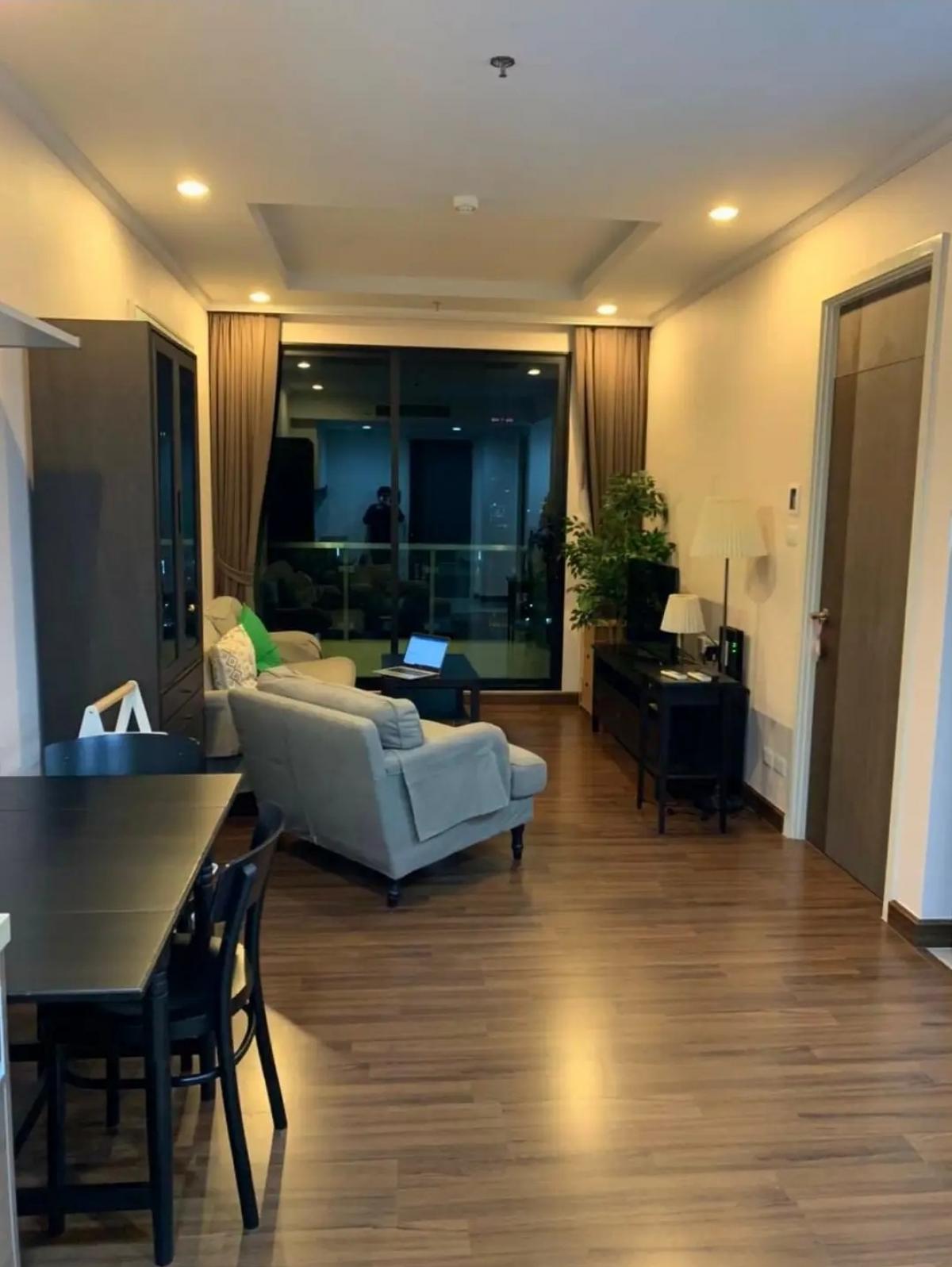 For SaleCondoSathorn, Narathiwat : Spacious Unit at Great Value! Prime Location in the Heart of Sathorn