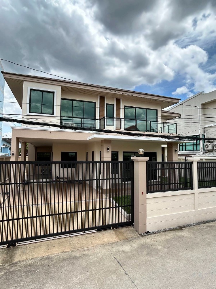 For RentHouseLadprao101, Happy Land, The Mall Bang Kapi : 🌳 Single house for rent, 104 sq m, Lat Phrao 101, Soi 42, 4 bedrooms, 4 bathrooms, interested in making an appointment to see the house, call 0993529495.