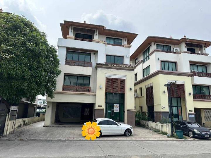 For RentHome OfficeRatchadapisek, Huaikwang, Suttisan : #For rent 4-storey home office, 2 bedrooms, 7 bathrooms, Regent Village, Ratchada, Saha Pramul Road *** Good location, parking for 8 cars, office for rent in the Meng Jai - Ratchada area, rental price 150,000 baht / month