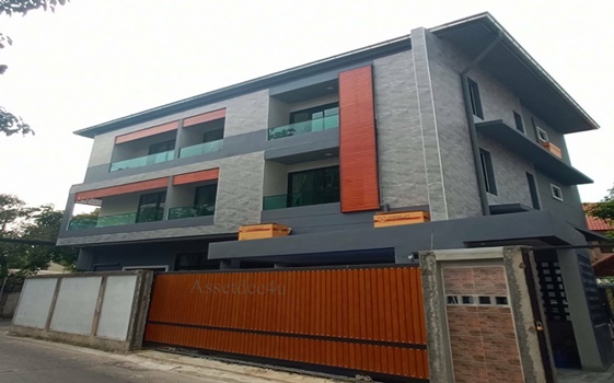 For RentHouseRatchadapisek, Huaikwang, Suttisan : House for rent/home office, 3 floors, large house, 6 bedrooms, near MRT Huai Khwang and Sutthisan, can register a company