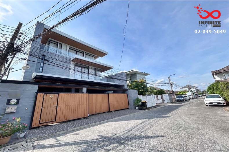 For SaleHouseLadprao, Central Ladprao : Newly built 3-storey detached house for sale, Ruamchok Village, Lat Phrao Road, Chokchai 4, Soi 54