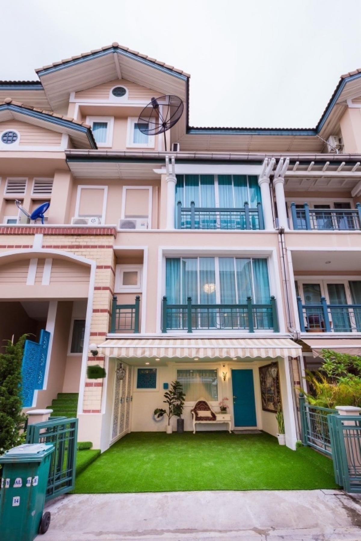 For RentTownhouseYothinpattana,CDC : 📢👇Available 16 January 25
 Townhome, 4 story with Outdoor Jacuzzi Pool near  many popular restaurants, close to Central EastVille, easily drive to town , near express way