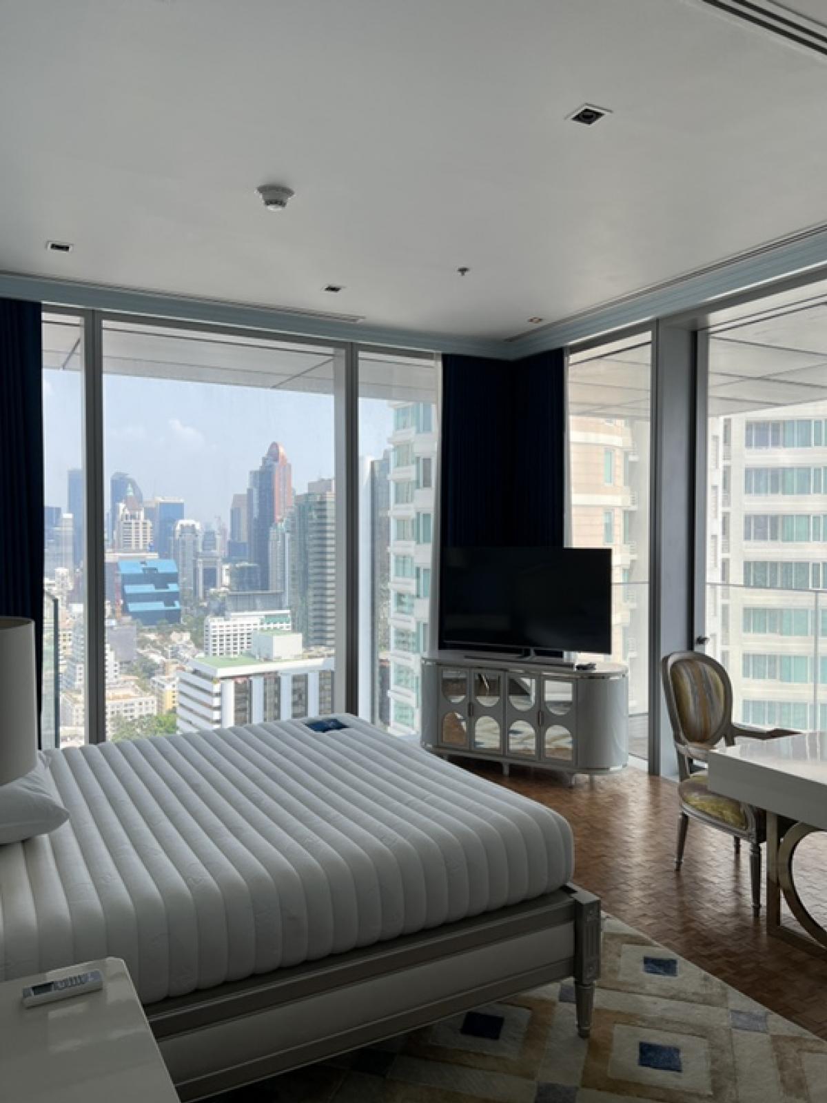 For RentCondoSathorn, Narathiwat : 2BR/3BA Ritz-Carlton Residences | 215 sqm | Balcony | Rental Price 230K THB | Chong Nonsi Station BTS | Facing Sathorn Road