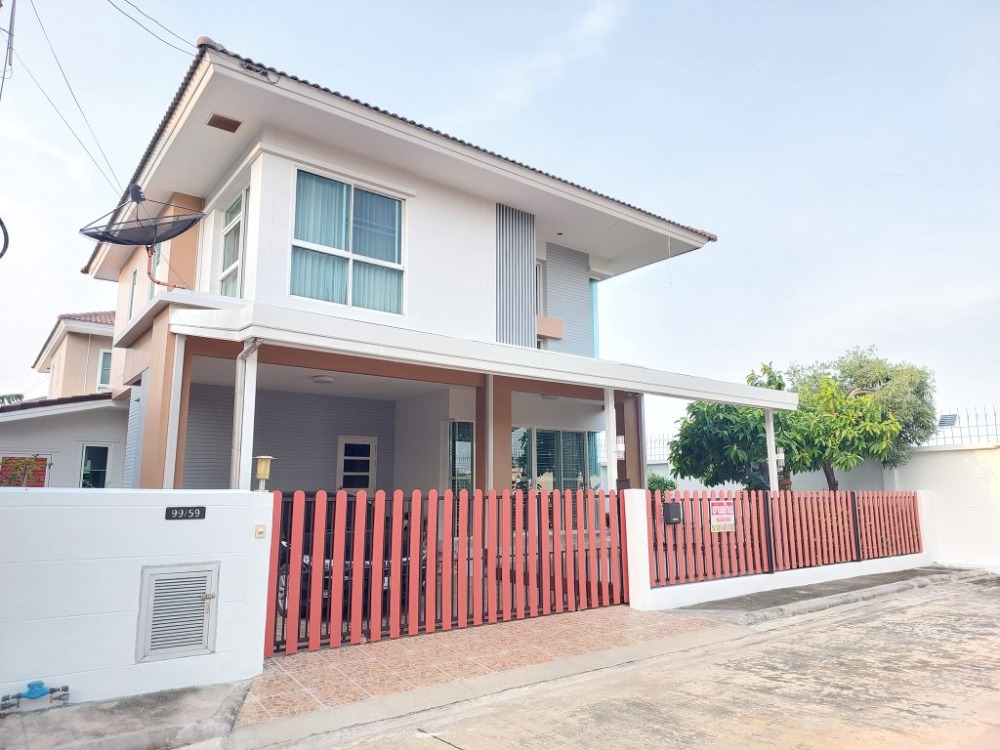 For SaleHouseSamut Prakan,Samrong : Very cheap for sale!! 2-storey detached house, Baan Alisa Village, Suk Sawat-Pracha Uthit, with garage and kitchen extension, near shopping mall, expressway, electric train, etc.