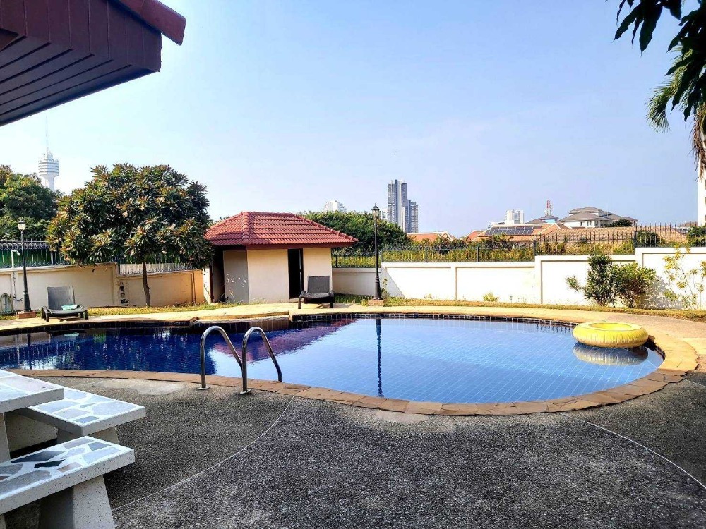 ขายบ้านพัทยา บางแสน ชลบุรี สัตหีบ : Single house for sale, prime location land, made into a pool villa (S03-1264)