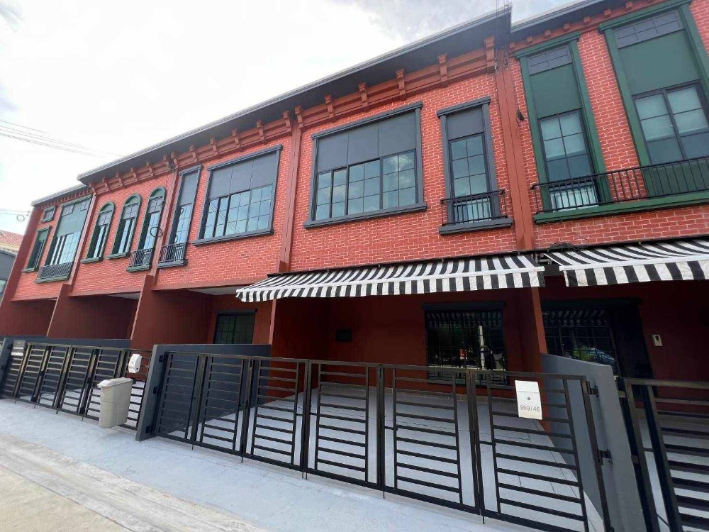 For SaleTownhouseSamut Prakan,Samrong : Very cheap for sale!! 2-storey townhouse, Siri Place Village, Bangna-Theparak, very new house, prime location, near Mega Bangna, expressway