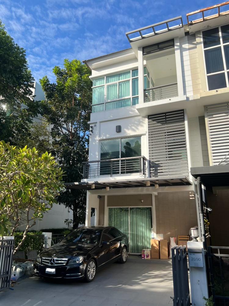 For SaleTownhouseLadkrabang, Suwannaphum Airport : For sells/rents by owner directly, corner townhome, just renovated in 2024 modern/minimal, High quality built-in kitchen, fully furnished, 3 bedrooms, 3 bathrooms, ready to move in