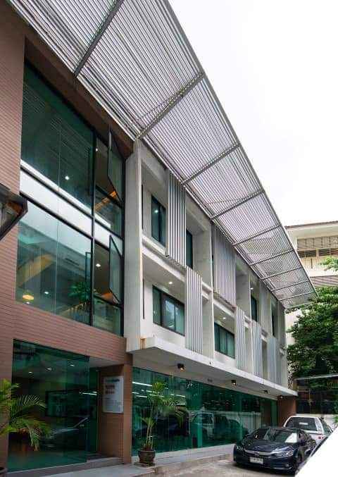 For RentHome OfficeSukhumvit, Asoke, Thonglor : Commercial building for rent, 3 floors, 4 units, near BTS Ekkamai, only 5 minutes walk! Suitable for #office #CoWorkingSpace #other businesses