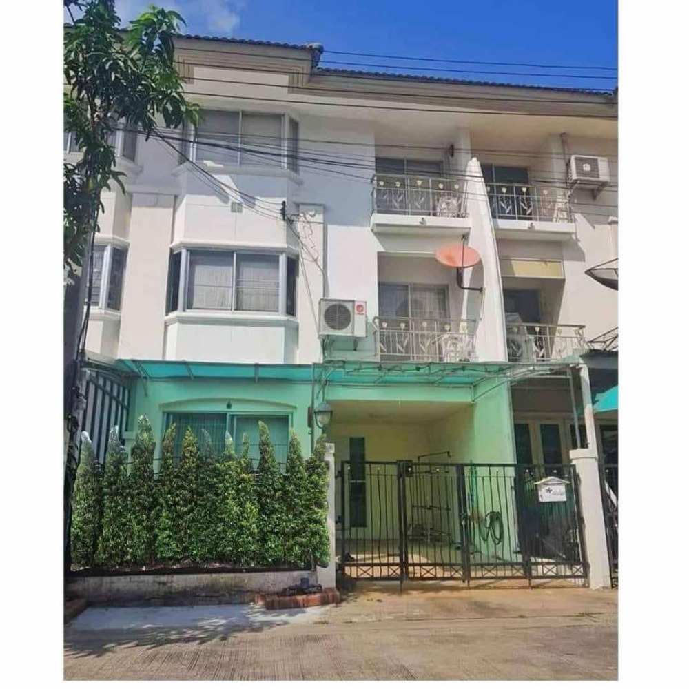 For RentHouseKasetsart, Ratchayothin : For rent: 3-storey townhouse, Nawamin, next to the expressway, only 900 m from the Pink Line MRT, beautiful, ready to move in