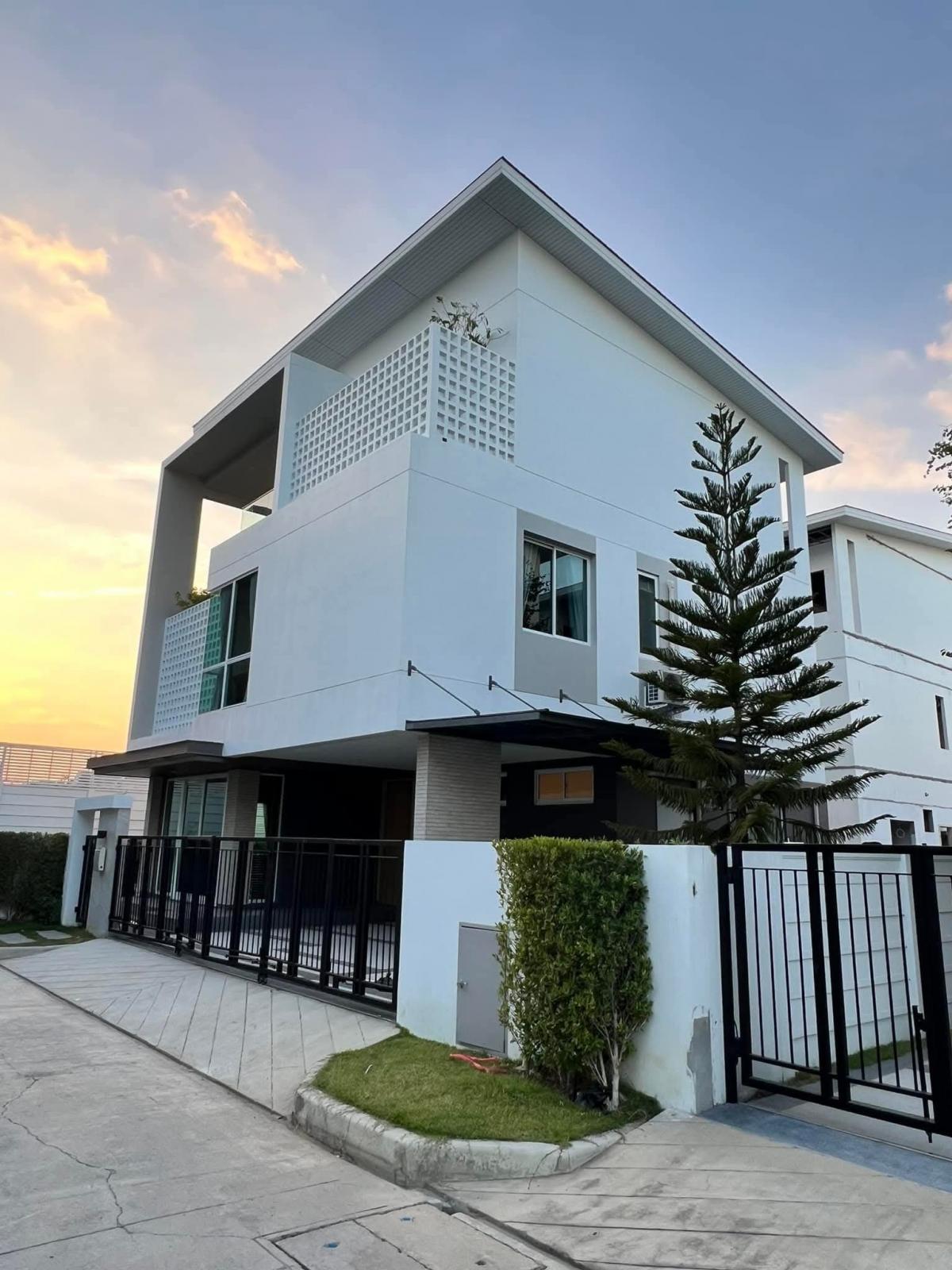 For RentHousePattanakan, Srinakarin : 💥250,000 baht, new 3-storey house, Nirvana ABSOLUTE Krungthep Kreetha, great value in the new Krungthep Kreetha area.