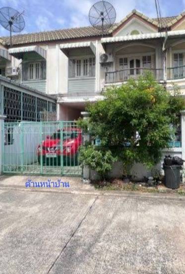 For SaleTownhousePathum Thani,Rangsit, Thammasat : Very cheap for sale!! 2-storey townhouse, Baan Ruam Tang Fan Village, Project 1, Khlong Song Lam Luk Ka, Pathum Thani Province, opposite Makro, near the electric train