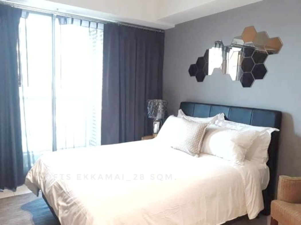 For RentCondoSukhumvit, Asoke, Thonglor : Condo for rent, studio room, 1 bedroom, fully furnished, ready to move in, The Lofts Ekkamai (The Lofts Ekkamai), 28.09 sq m, near BTS Ekkamai, convenient to get in and out of the city.