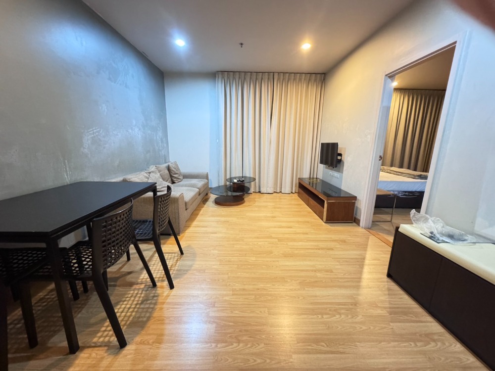 For RentCondoWongwianyai, Charoennakor : Hive Taksin, next to BTS Wongwian Yai, large room 50 sq m, fully furnished, open view, available for rent