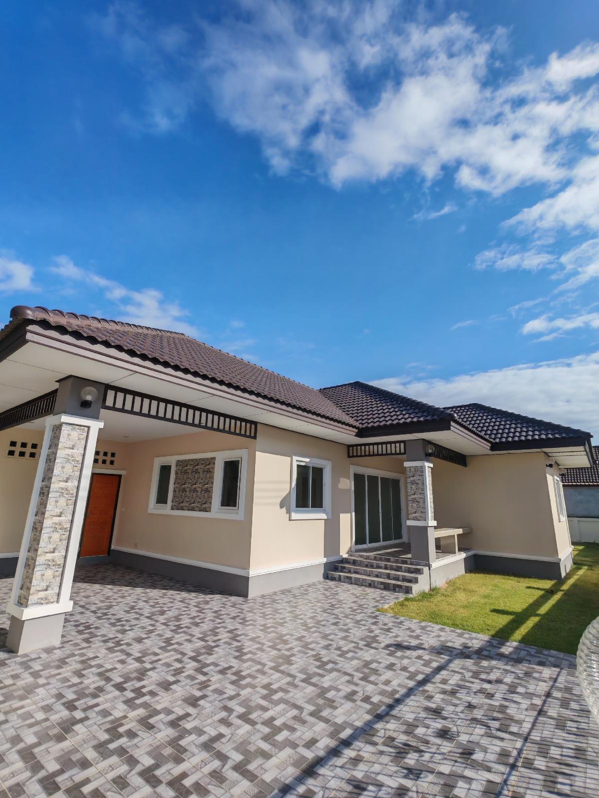 For SaleHouseRayong : Newly built house for sale near the sea Rayong, 2.5 kilometers.