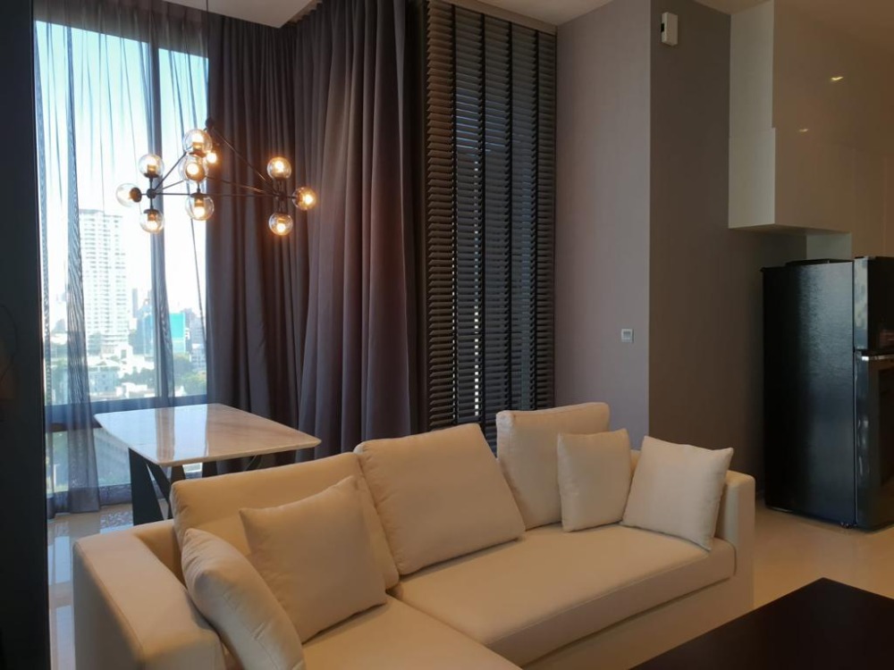 ขายคอนโดสีลม ศาลาแดง บางรัก : Fully furnished luxury condo for Sale with tenant (lease THB80,000)