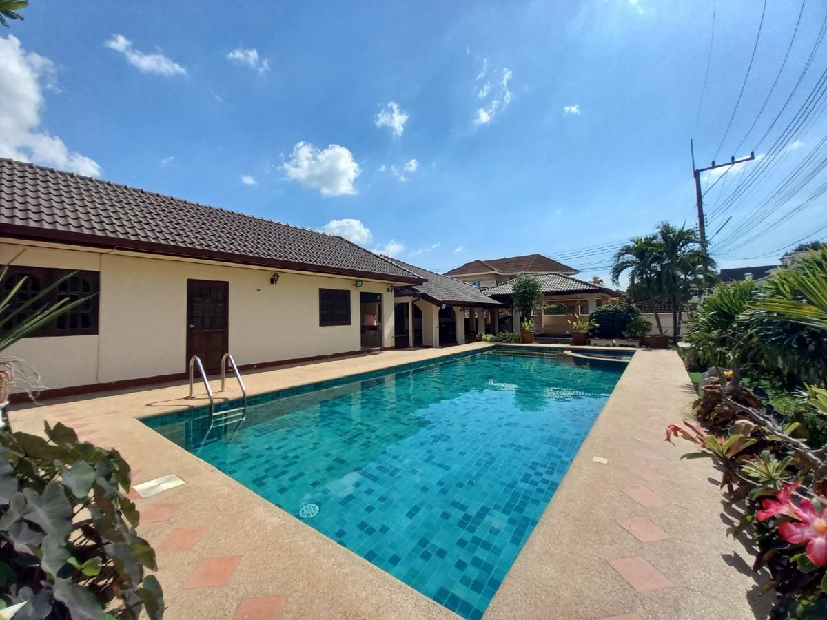 For RentHouseRayong : House with swimming pool for rent 4 bedroom, 5 bathroom near Eastern Star Golf Course, Phla beach, Ban Chang