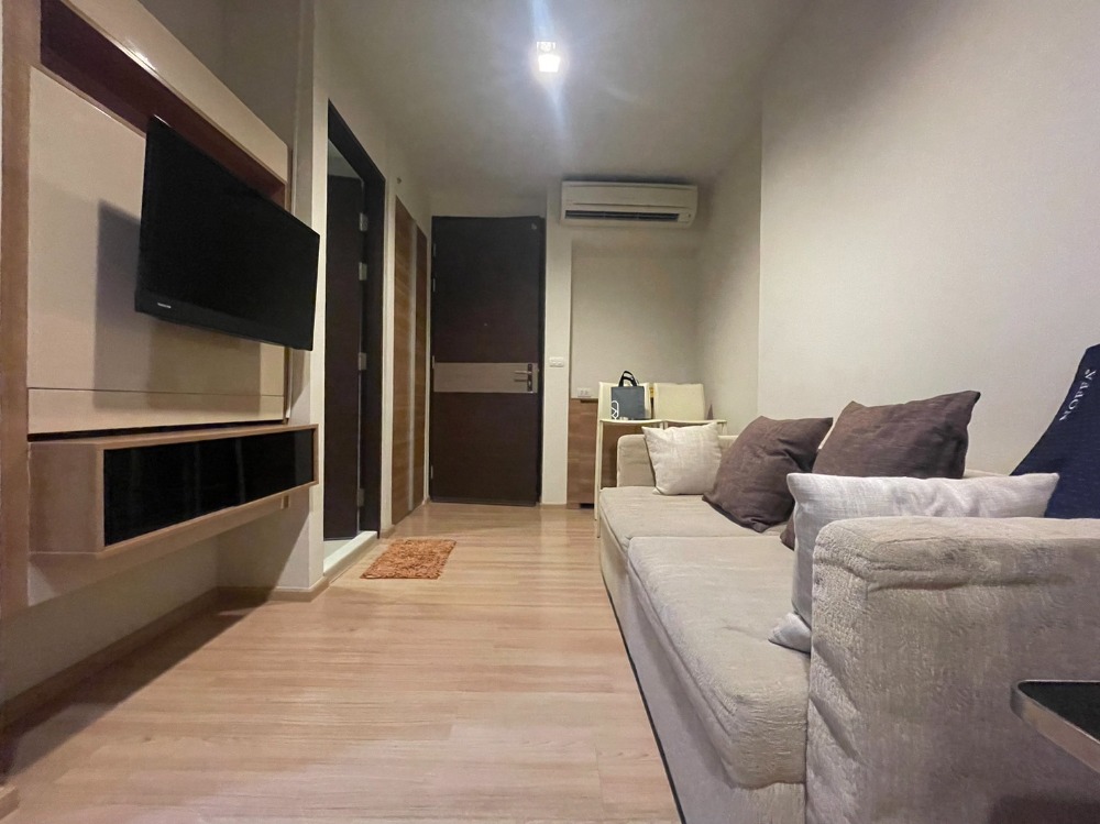 For RentCondoSathorn, Narathiwat : Rhythm Sathorn, next to BTS Saphan Taksin, available for rent, only 16,900, very urgent!