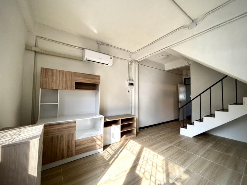 For RentTownhouseKasetsart, Ratchayothin : 2-storey townhouse with furniture, beautifully decorated, for rent in Phahon Yothin-Ratchayothin area, near BTS Ratchayothin, only 230 meters.