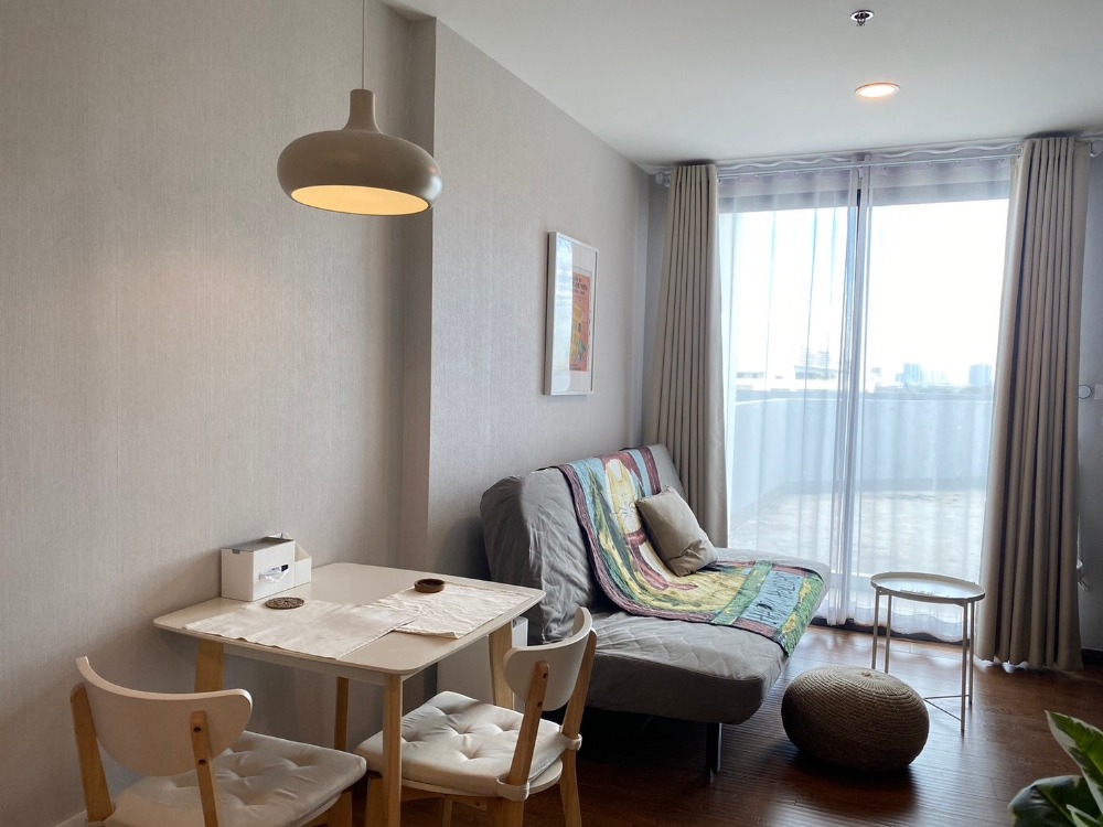 For SaleCondoRatchadapisek, Huaikwang, Suttisan : Urgent! Condo Artisan Ratchada (Artisan Ratchada) in the heart of New CBD, room size 38.27 sq.m., wide balcony, definitely a good view.