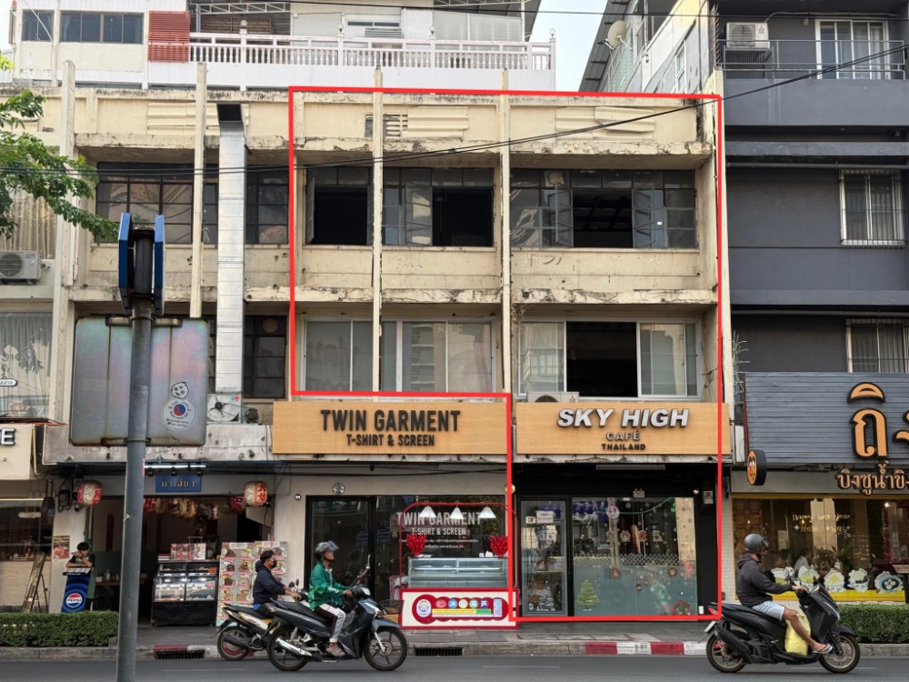 For RentRetailSiam Paragon ,Chulalongkorn,Samyan : For rent, building in a prime location, Banthat Thong, main road #suitable for #restaurants #cafes #offices