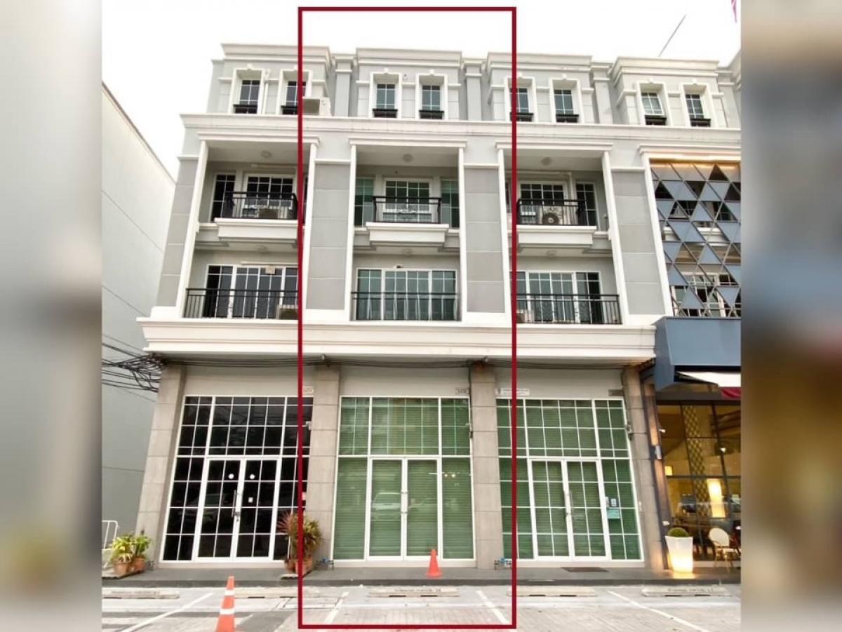 For RentShophouseOnnut, Udomsuk : For rent: Commercial building, Udomsuk, Sukhumvit 103, Bangkok, good location, on the main road, shared parking space for 160 cars, can register a company and a commercial registration.