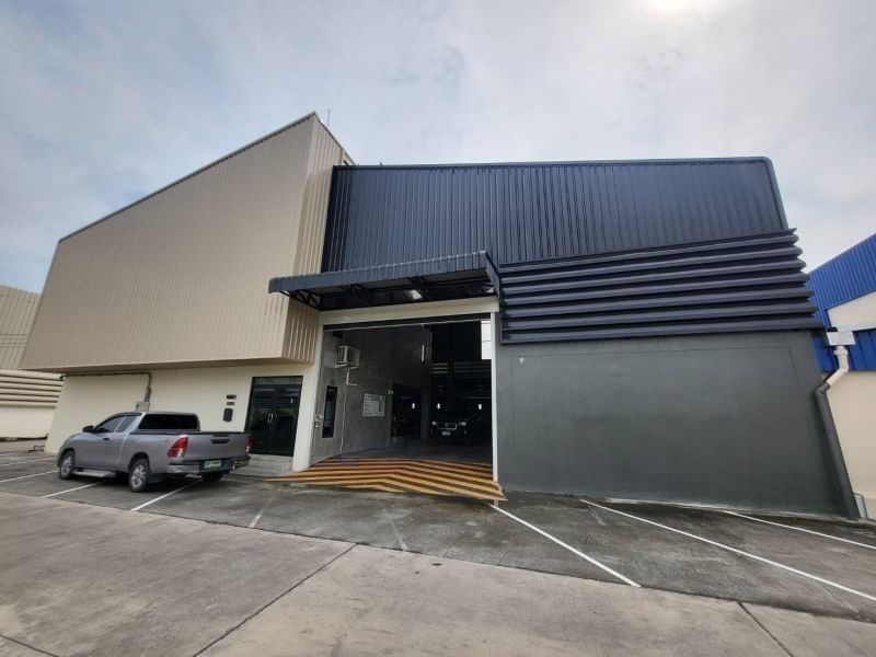 For RentWarehousePattaya, Bangsaen, Chonburi : Warehouse for rent near Amata Industrial Estate, Chonburi, size 588.4 sq m.