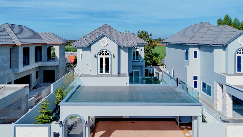 For SalePattaya, Bangsaen, Chonburi : For sale, a luxurious 2-storey pool villa in Bangsaen, 4 bedrooms, 5 bathrooms, Khao Lam Road, Bangsaen, Chonburi, near the motorway.