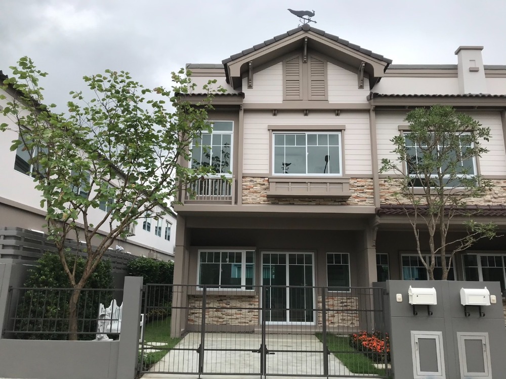 For RentHouseBangna, Bearing, Lasalle : 🏡 Townhouse for rent, Villaggio Srinakarin-Bangna, near Mega Bangna, only 5 minutes, fully furnished and electric appliances, ready to move in ✅✅ 🐶🐱 Small pets allowed 🐶🐱