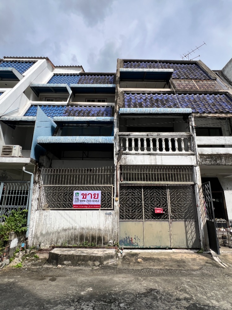 For SaleTownhouseThaphra, Talat Phlu, Wutthakat : For sale as is, 3-storey townhouse, Rom Sai Village, Petchkasem 7, near MRT Tha Phra