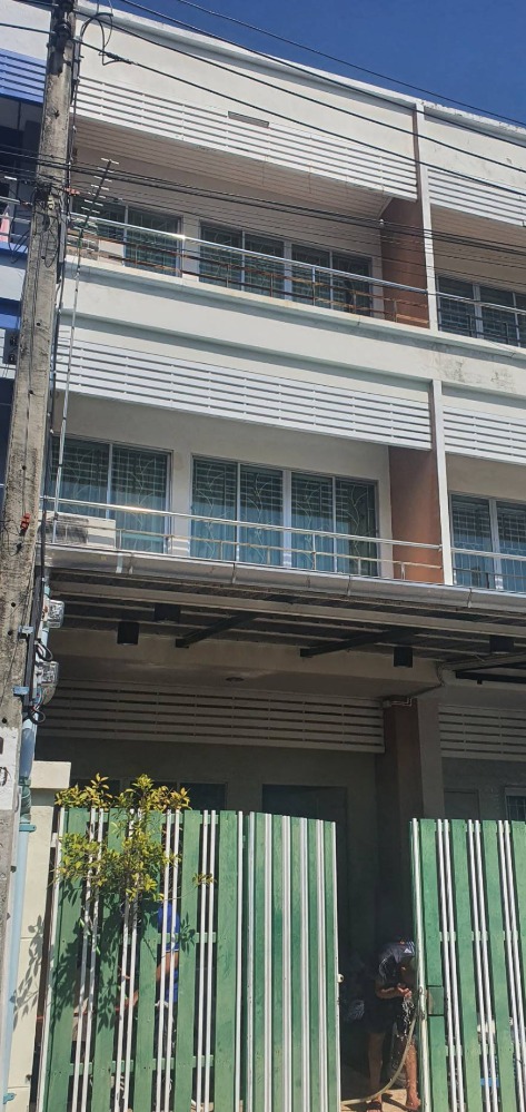 For RentTownhouseLadprao, Central Ladprao : Townhouse for rent, Lat Phrao Wang Hin, some furniture, air-conditioning, 3 bedrooms, 2 bathrooms, rental price 20,000 baht