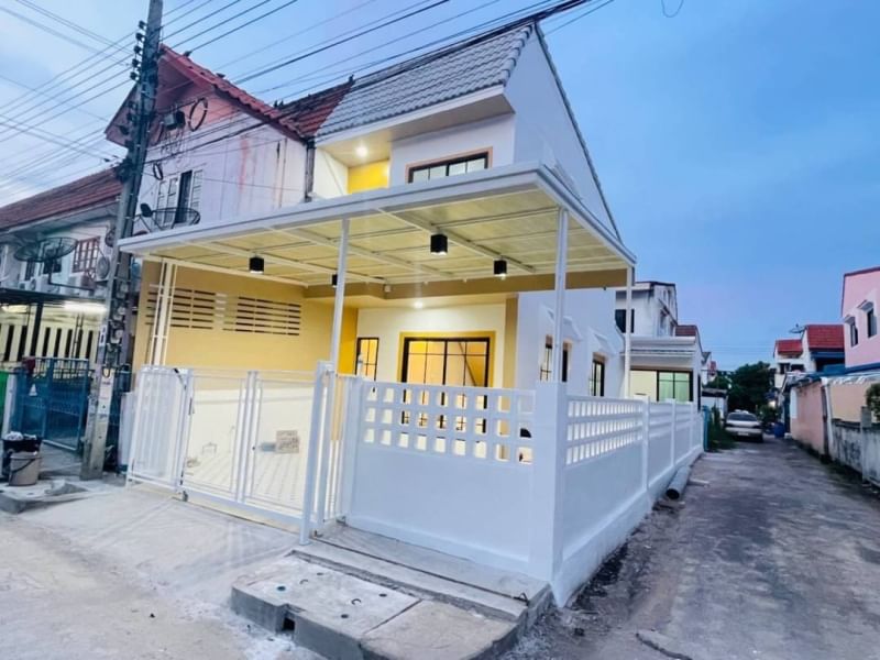 For SaleTownhouseNonthaburi, Bang Yai, Bangbuathong : Townhouse for sale, Buathong Village 4, corner house