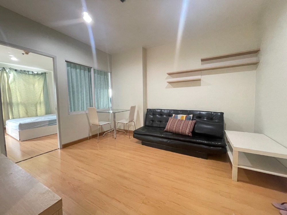 For RentCondoRatchadapisek, Huaikwang, Suttisan : Life Ratchada Suthisan, next to MRT Suthisan, beautiful room, complete furniture, feel free to inquire.