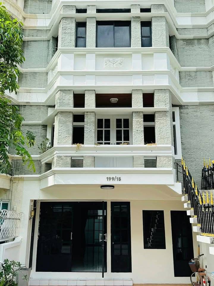 For RentTownhouseSukhumvit, Asoke, Thonglor : For rent, 4-storey townhouse, Sukhumvit 31, house in the heart of Asoke Phrom Phong, near the newly opened shopping mall, M Sphere, near SWU Prasarnmit, suitable for living or home office.