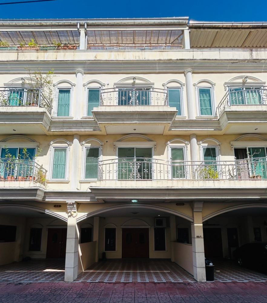 For SaleHome OfficeRama3 (Riverside),Satupadit : 4-Storey Home Office for sale.  Satupradit 28. Very close to Express Way.