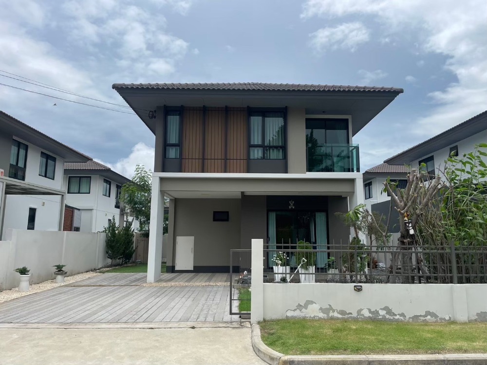 For SaleHouseBangna, Bearing, Lasalle : For sale: Burasiri Bangna, Km.26, 2-storey detached house, Burasiri Bangna, inbound to Bangkok, ready to move in, shady atmosphere, large garden area, 2-storey detached house, Burasiri (Bang Bo bypass, Samut Prakan Province)