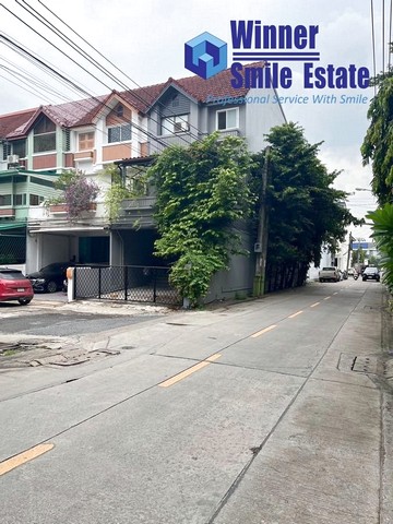 For SaleHome OfficeRama9, Petchburi, RCA : For sale: Home office, Rama 9 Soi 19, only 400 meters into the alley, suitable for business in Ratchada area.