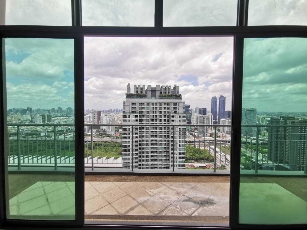 For RentCondoRama9, Petchburi, RCA : For rent urgently, Villa Asoke, 4 bedrooms, 4 bathrooms, Penthouse (large room, high floor)