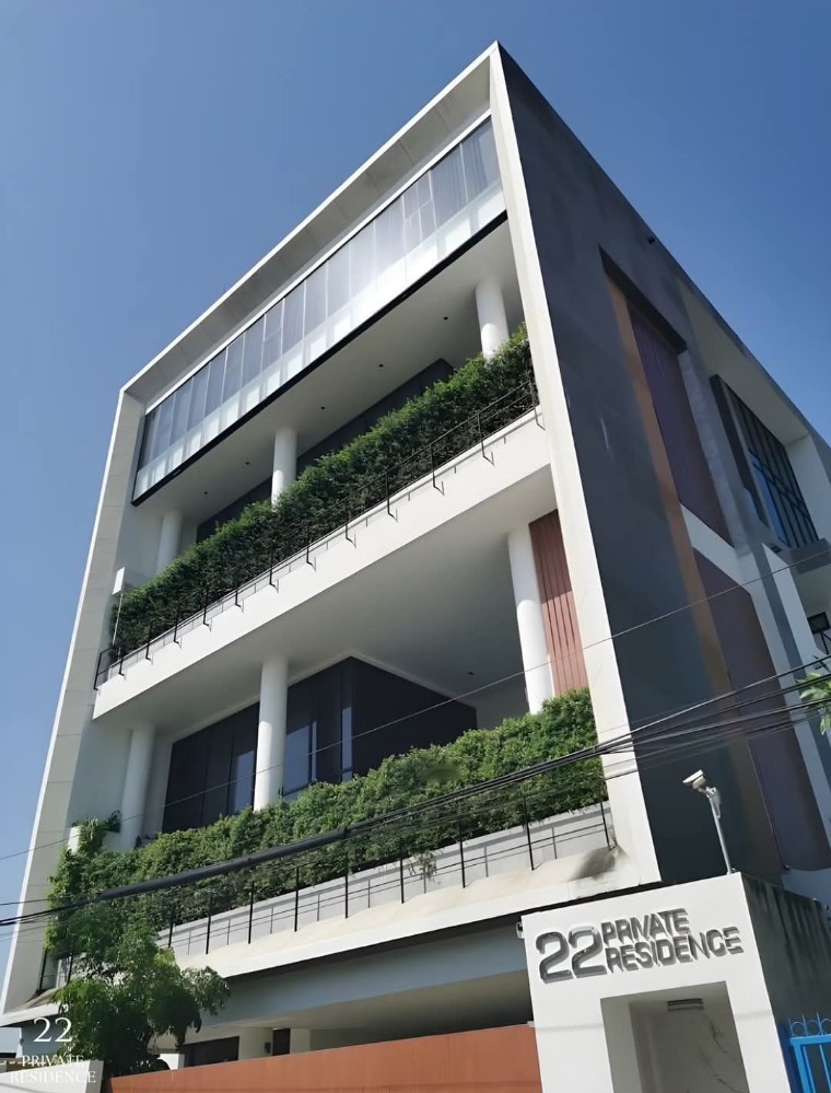 For RentHousePattanakan, Srinakarin : For rent, 6-storey single house, pool villa, with elevator, 22 Private Residence project, fully furnished, good location, in the heart of Krungthep Kreetha, near the BTS, near shopping malls, near educational institutions, near hospitals, near golf course