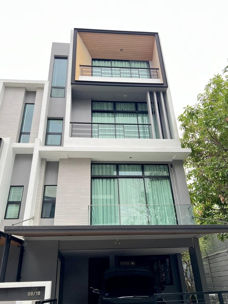 For RentTownhousePattanakan, Srinakarin : Townhome for rent, 3.5 floors, corner house, Nirvana Define Srinakarin - Rama 9 project, fully furnished, with space on the side, near shopping malls, near educational institutions, near hospitals, good location, convenient transportation, easy to get int