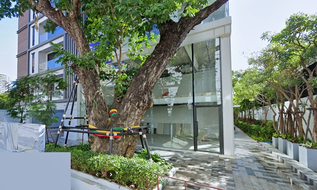 For RentHotel&Apartment BusinessNana, North Nana,Sukhumvit13, Soi Nana : for rent shops restaurants 175 sq.m. BTS PhromPhong 390m. Thonglor900m Good location business distri