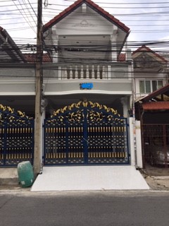 For RentTownhouseSamut Prakan,Samrong : For sale/rent: 2-storey townhouse, newly decorated, ready to move in, alloy doors, tiled floors on every floor, near expressway and shopping mall, 2 bedrooms, 2 bathrooms, kitchen extension, selling for 1.59 million baht, rent 7,000, interested, call 095-