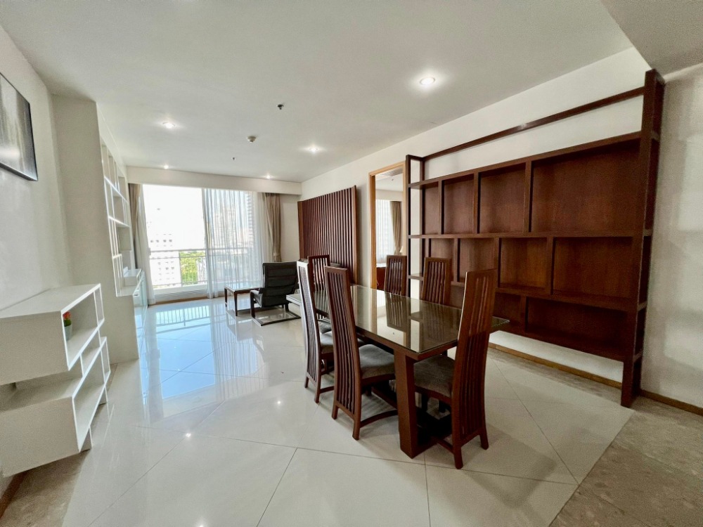 ให้เช่าคอนโดสาทร นราธิวาส : ( U20241225100 )  FOR RENT The Empire place Tel/Line 084-975-2734  2 bedroom 2 bathroom 100 Sq.M. High