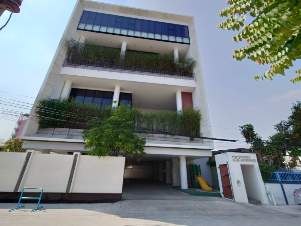 For RentHousePattanakan, Srinakarin : Single house, pool villa, near Krungthep Kreetha, 6 floors, private elevator, 12 bedrooms, ready to move in, area size 2,047 sq m., land area 148 sq m., 12 bedrooms, swimming pool