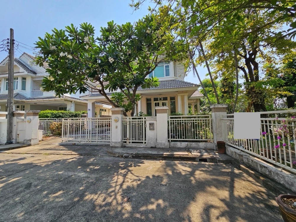 ขายบ้านนวมินทร์ รามอินทรา : 🏡 For Sale: Luxury Detached House at Bangkok Boulevard Ratchada-Ramintra Spacious home in a prime location with excellent facilities and easy access to amenities.